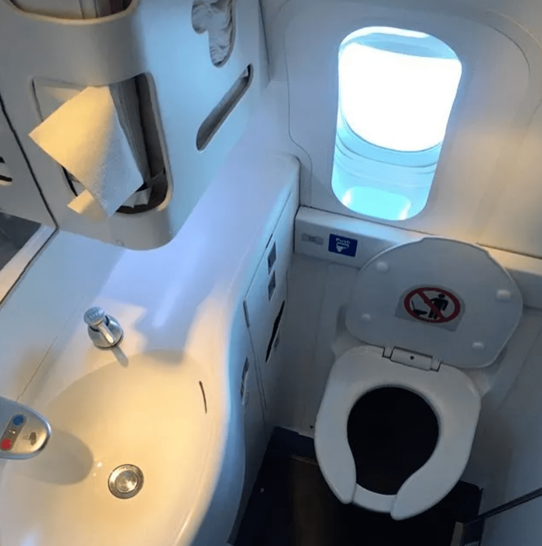飞机上的厕所_飞机上的厕所怎么用-万县网