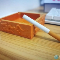 烟灰快到缸里来。